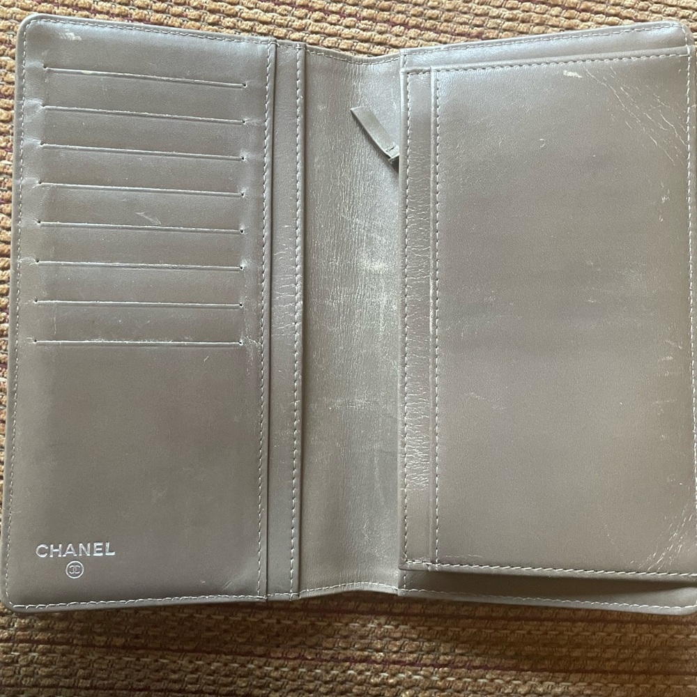 Authentic Chanel tan monogram flap wallet without holo - Picture 3 of 9
